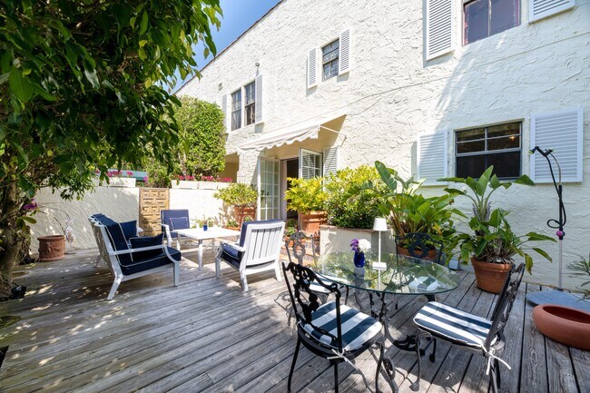 Photo - 260 Oleander Ave