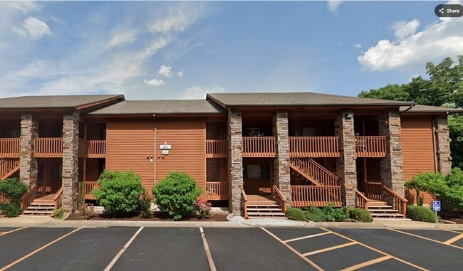 Building Photo - Furnished 2 bedroom 2 bath - Garden Level Unit 1