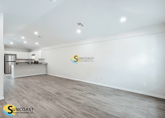 Photo - 815 Pineaire St