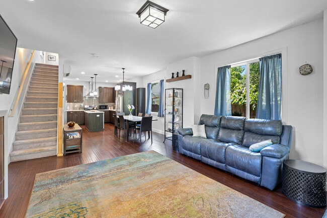 Photo - 6435 NE Pacific St