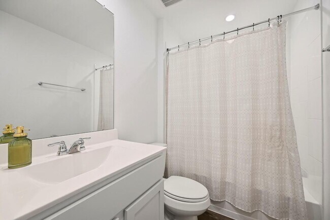 Photo - 1139 Hughes Crossing Dr