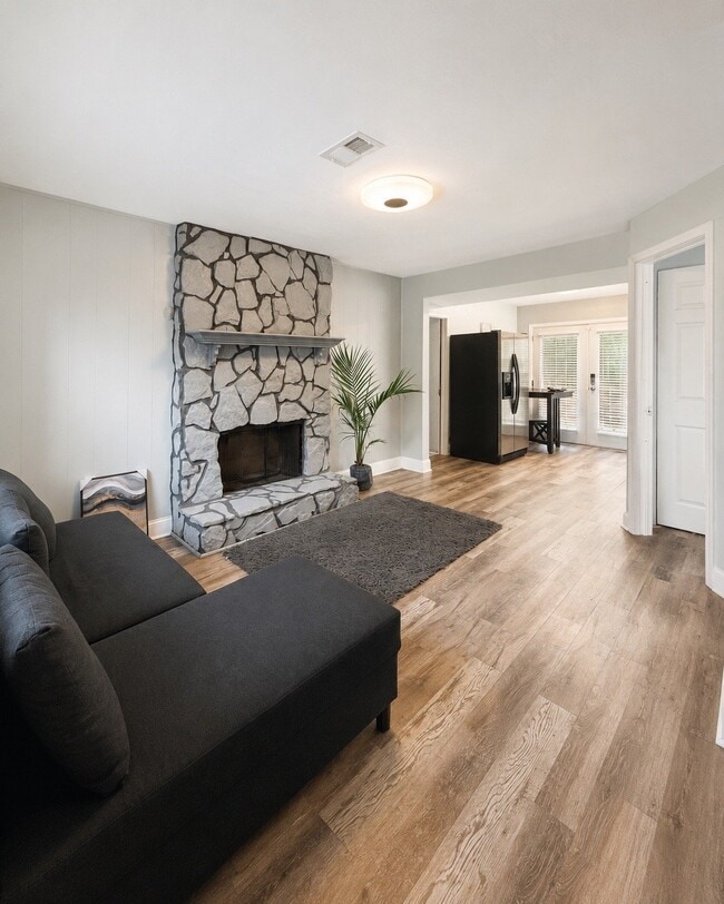 Photo - 1168 Perry Way