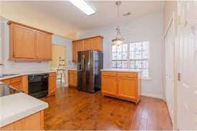 Photo - 902 Satinwood Dr