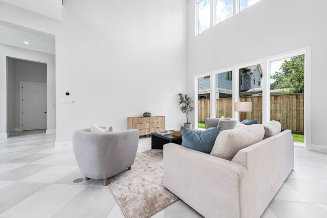 Photo - 408 W 30th St