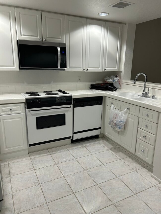 Photo - 1301 Cabrillo Ave Condo Unit 210