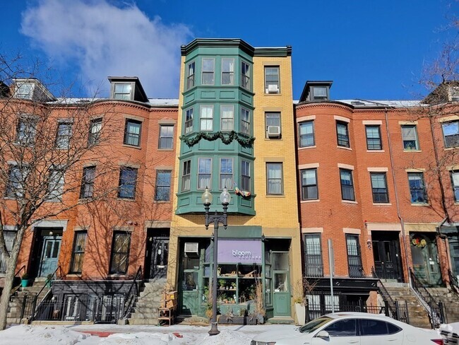 Building Photo - 769 Tremont St Unit 3 Rental