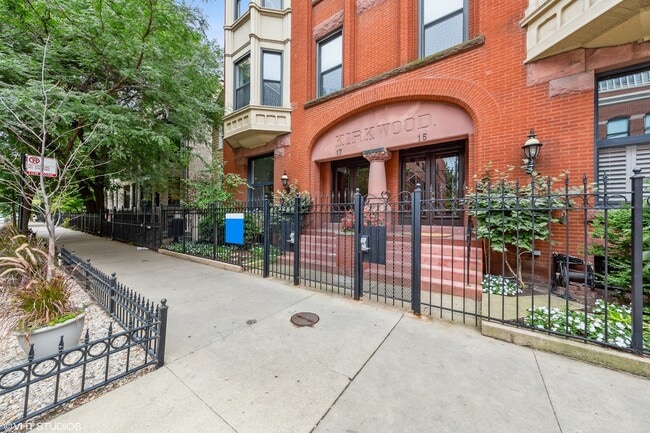 Building Photo - 15 E Division St Unit 2W Rental