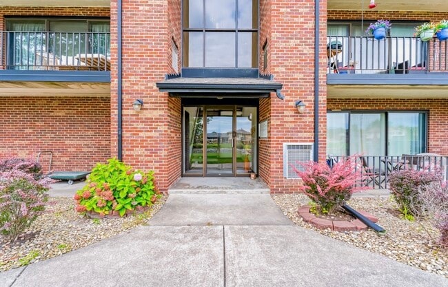 Photo - 19533 Lake Shore Dr Unit Lakeview Beauty