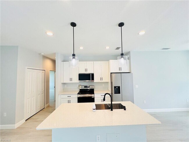 Photo - 2718 Helen Cir