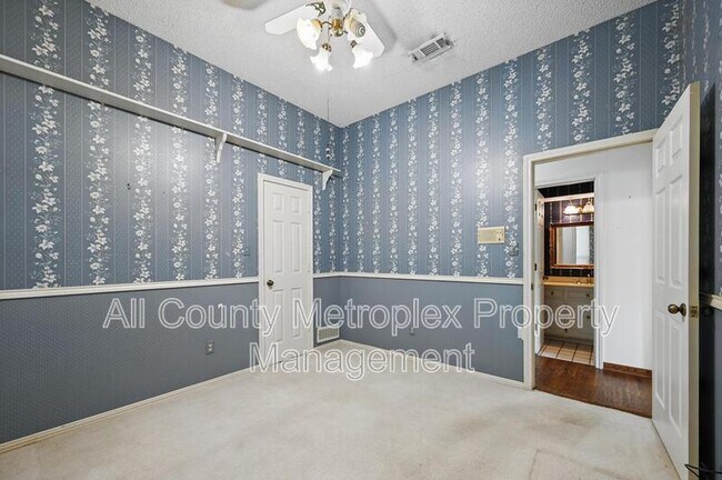 Photo - 9719 Amberley Dr