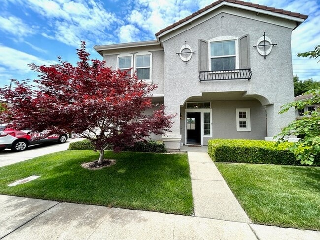 Building Photo - Gated Community! Beautiful 3bd/2.5bth in F...