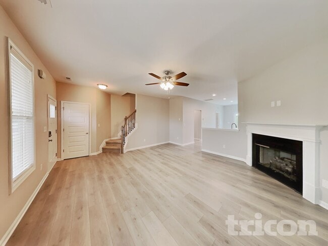Photo - 338 Buhrstone Ml St