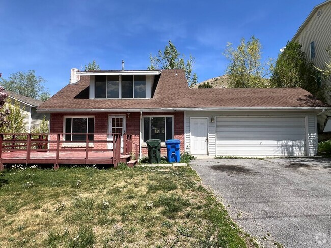 Building Photo - Great Property South of Town Rental