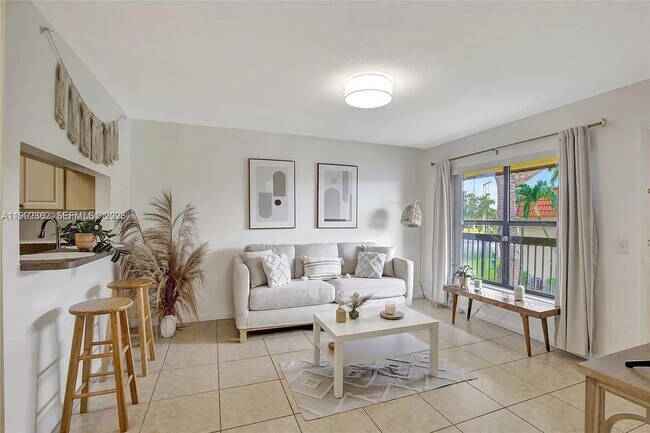 Photo - 561 NW 100th Pl Unidad 201