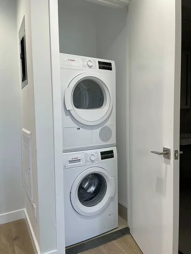 W/D - 1433 31st Ave Unit 1F