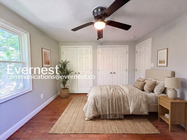 Photo - 3 Bed/1.5 Bath Townhome with Fenced Yard / Vouchers Accepted / Available Now!