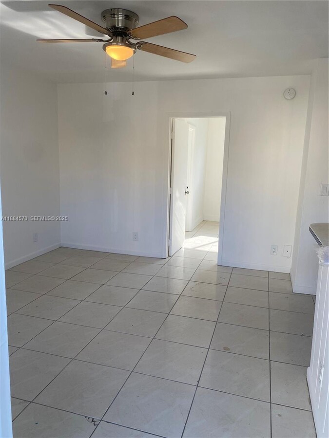 Photo - 479 SW 3rd St Unidad 9