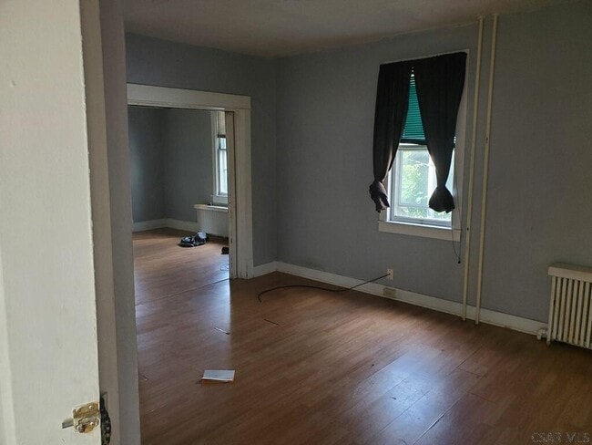 Photo - 195 D St