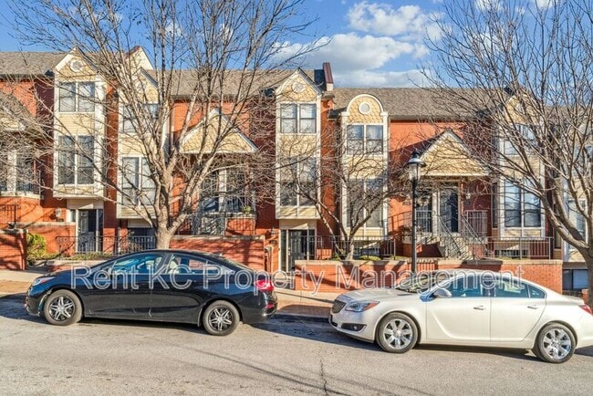 Building Photo - 530 W 10th St Unit #530