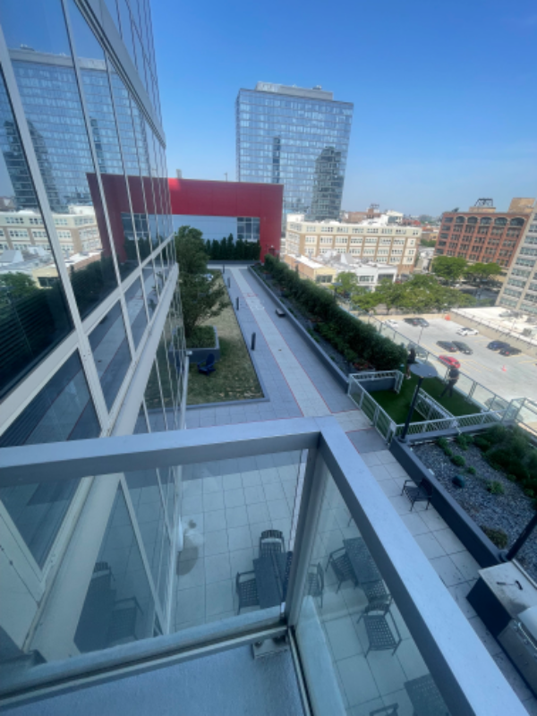 Building Photo - 142 E Cermak Rd Rental