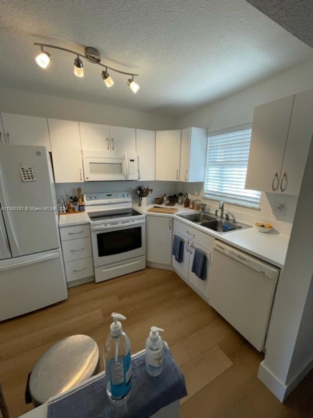 Photo - 661 N University Dr Unidad 1-204