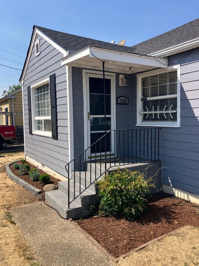 Photo - 1165 Oxford St SE