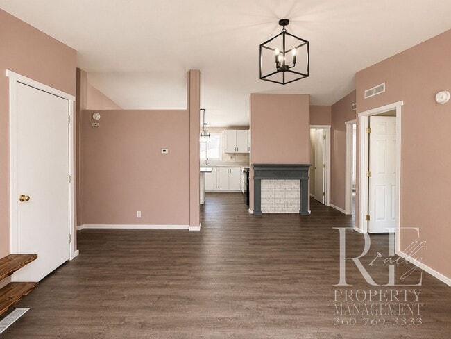 Photo - 548 Arnold Ave E