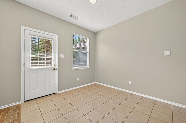 Photo - 110 N Burberry Park Cir