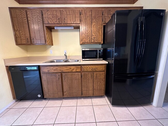 Photo - 3/2/2 on culdesac, close to park!