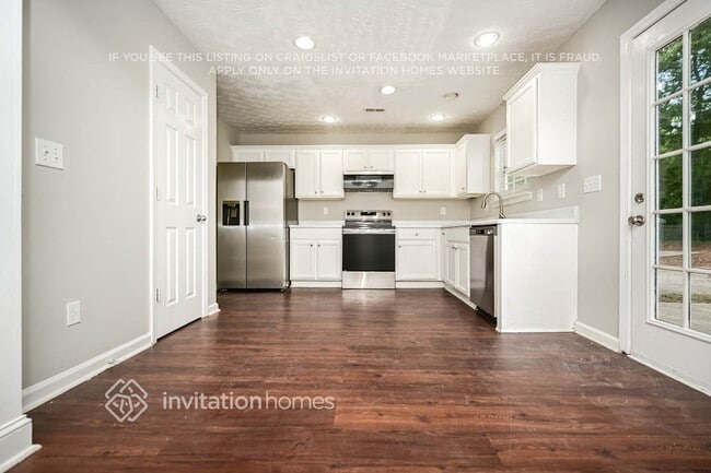 Photo - 86 E Main St N