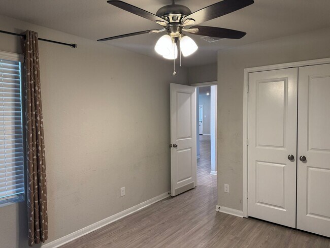 Photo - 12702 Mirecourt Wy