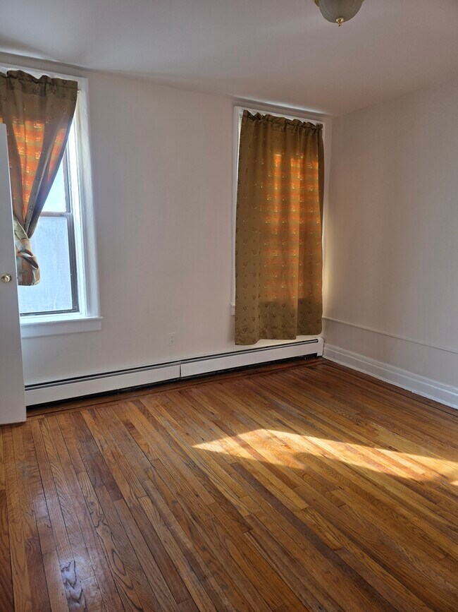 living room - 144 Old Bergen Rd Unit B5