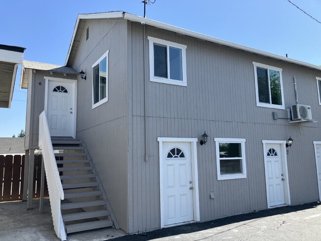 Building Photo - Now Leasing – Fully Renovated 1 Bed / 1 Ba... Unit 7