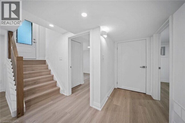 Photo - 172 E 34th St