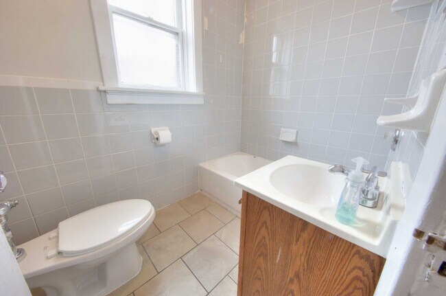 3951-3953 Chippewa Unit 3953A
