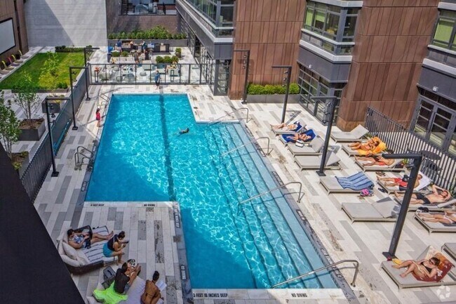 Building Photo - 0 bedroom in LONG ISLAND CITY NY 11101 Unit 6J Rental
