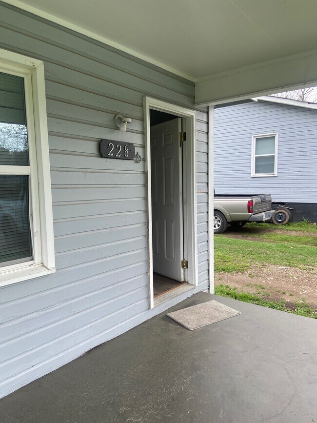 Photo - 228 15th Ave SW