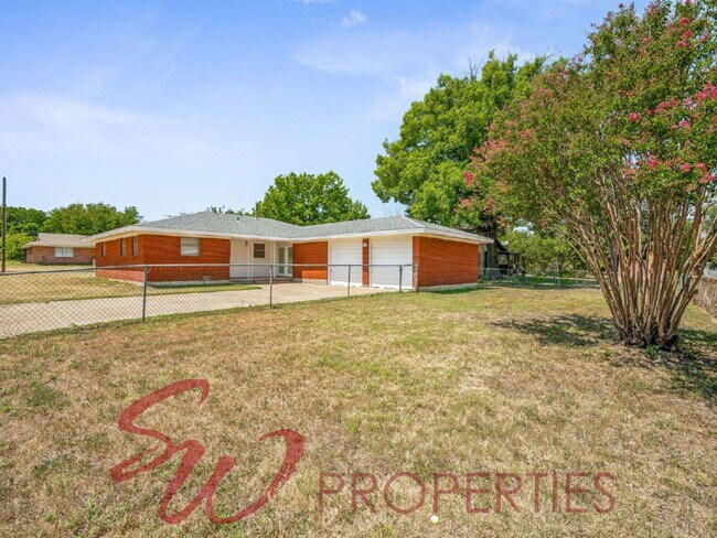 Photo - Immaculate, well maintained 3 bedroom 2 bath, great neighborhood!