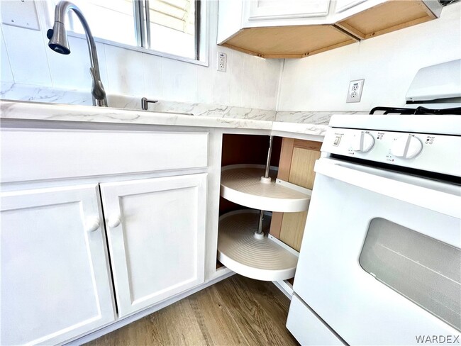Photo - 945 Holly St