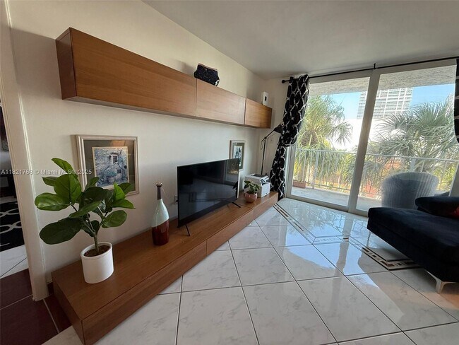 Photo - 6801 Indian Creek Dr Unit 302