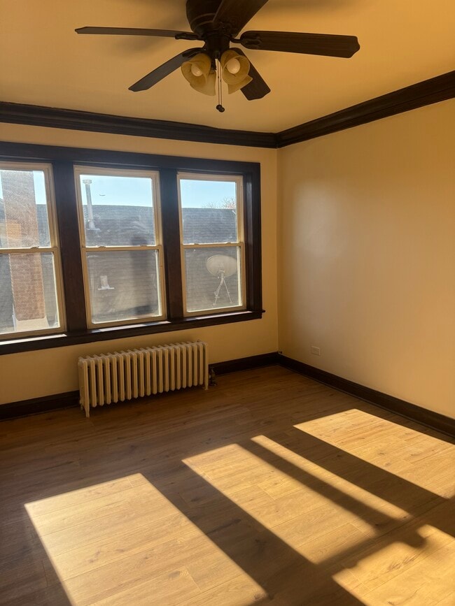 Building Photo - 6609 S California Ave Unit 2nd floor front