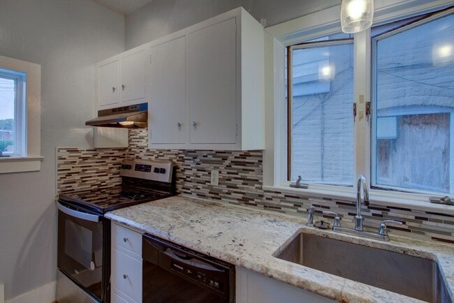 Photo - 593 N Plum St
