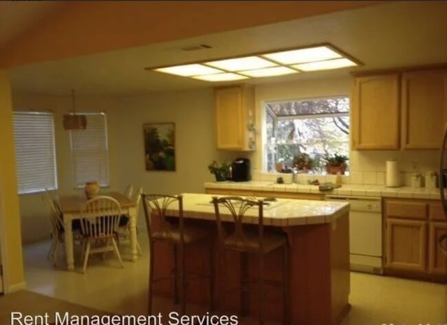 Photo - 1000 Teal Ct