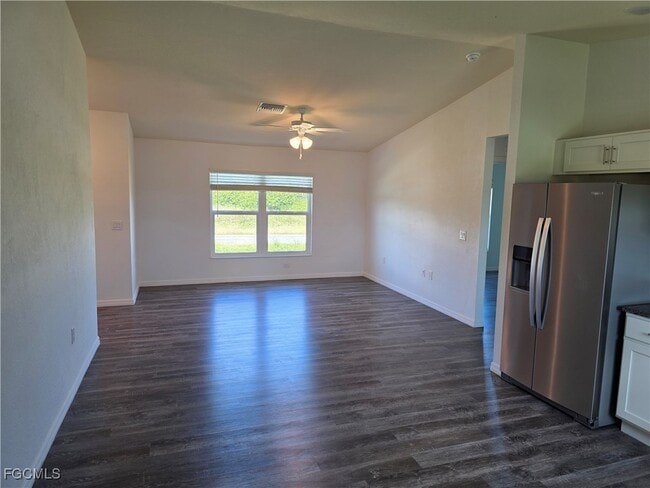 Building Photo - 131 Carousel Ave