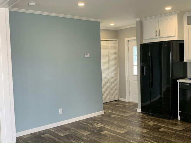 Photo - 419 Zeeland St