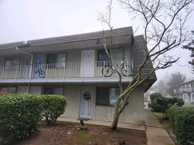 Building Photo - Studio Unit #33