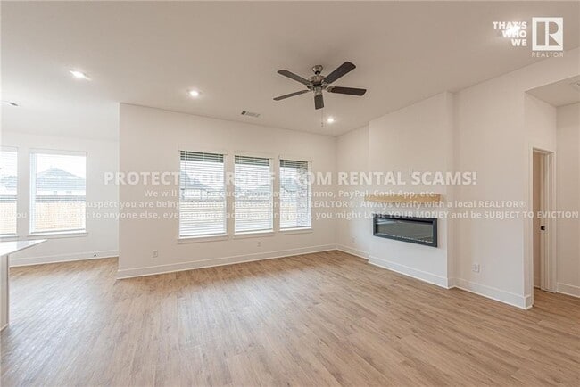 Photo - 566 Mcleod Dr