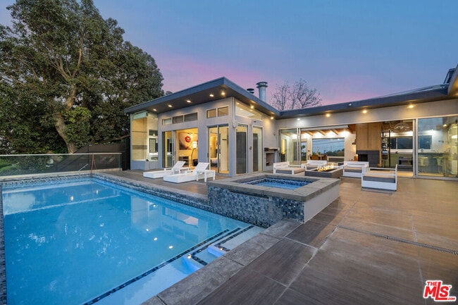 Building Photo - 7275 Mulholland Dr Rental