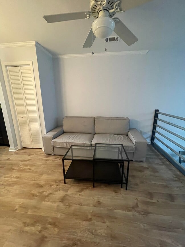 Building Photo - 815 W Pensacola St Rental