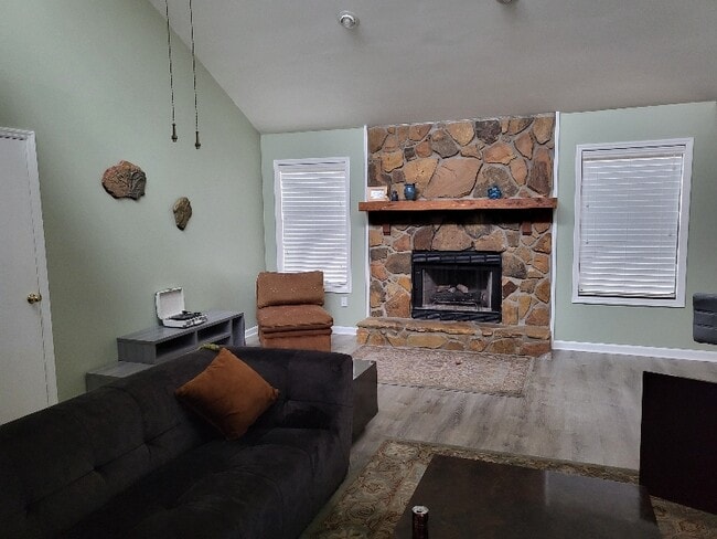 Photo - 16 Bramblewood Pl SW